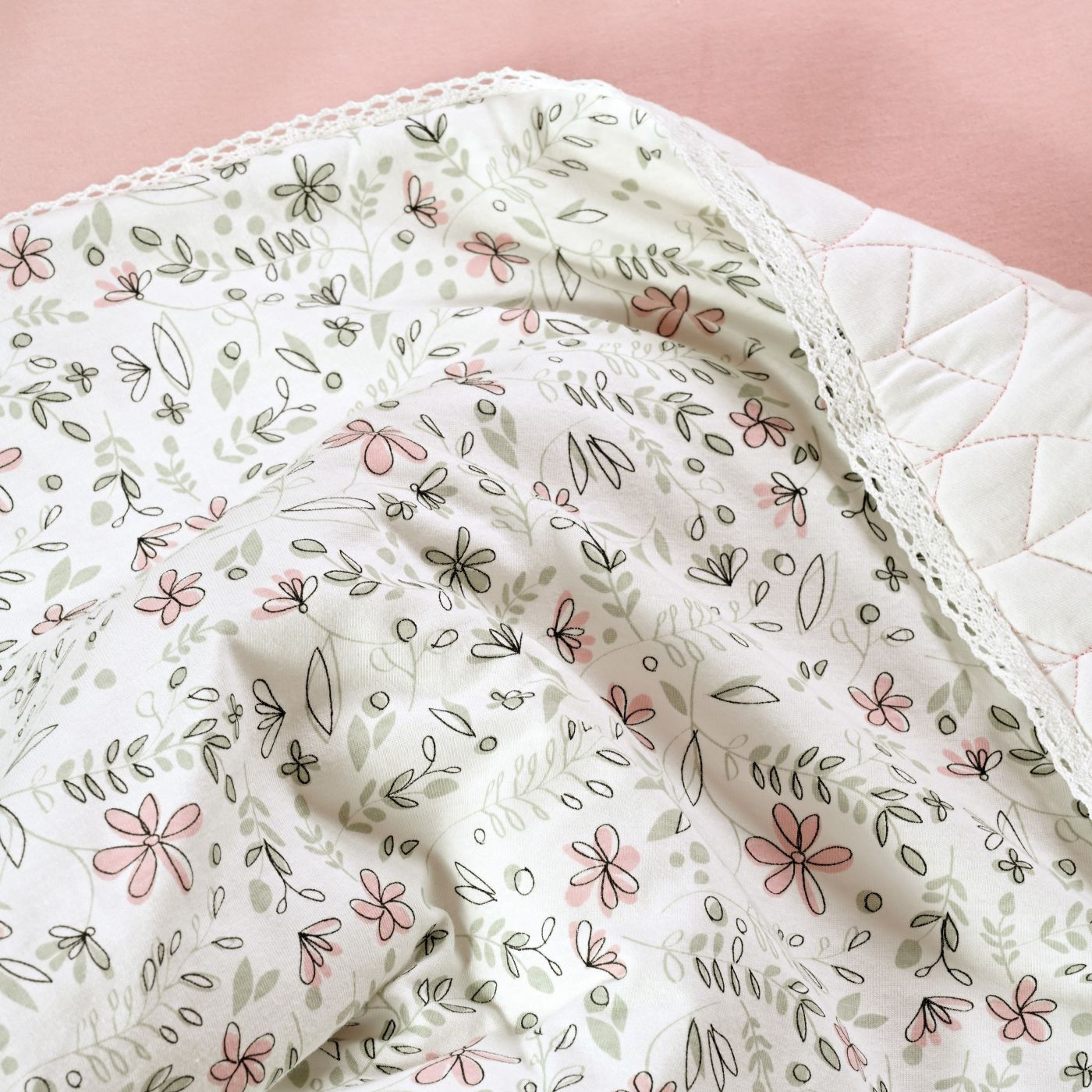 סט מצעים למיטת תינוק פרחוני ורדרד