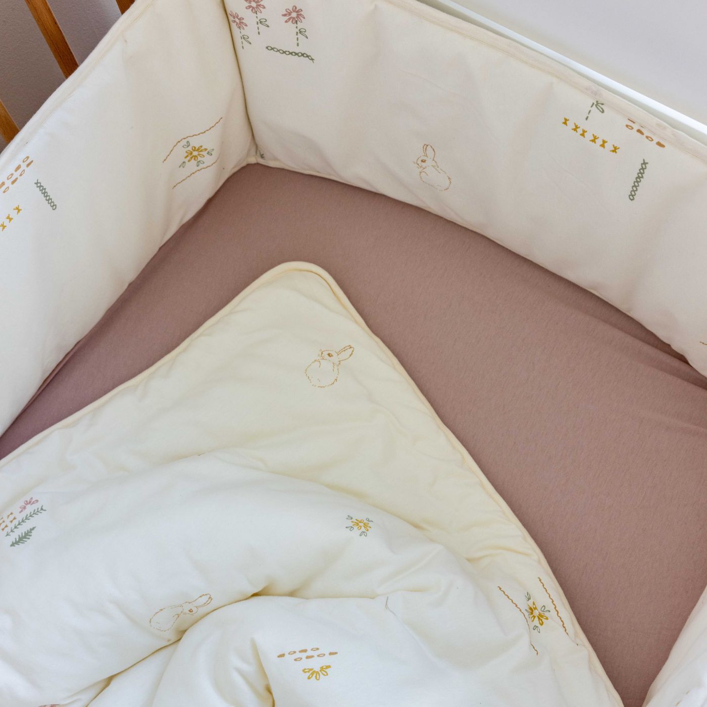 סט מצעים למיטת תינוק מודפס ארנב