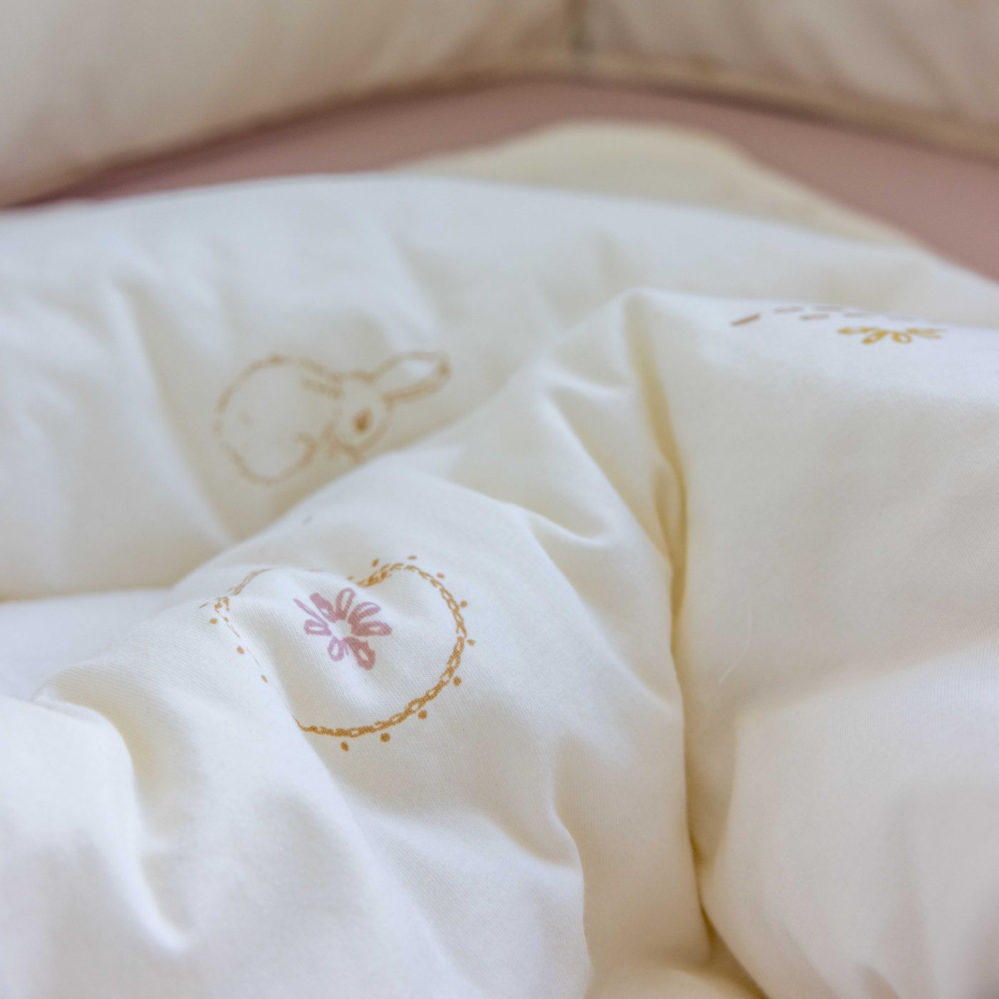 סט מצעים למיטת תינוק מודפס ארנב