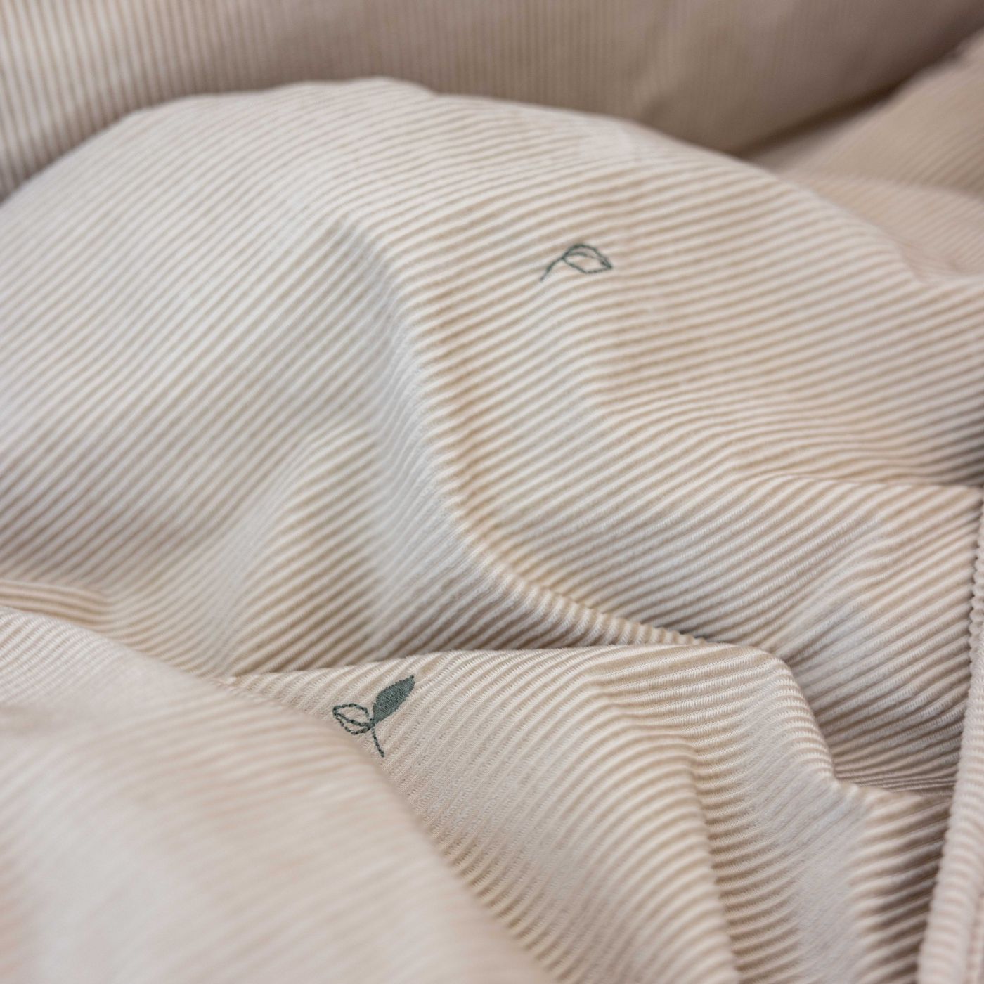 סט מצעים למיטת תינוק קורדורוי עלים