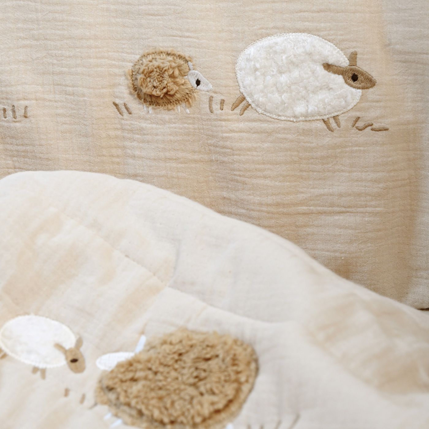 סט  למיטת תינוק כבשים בז’