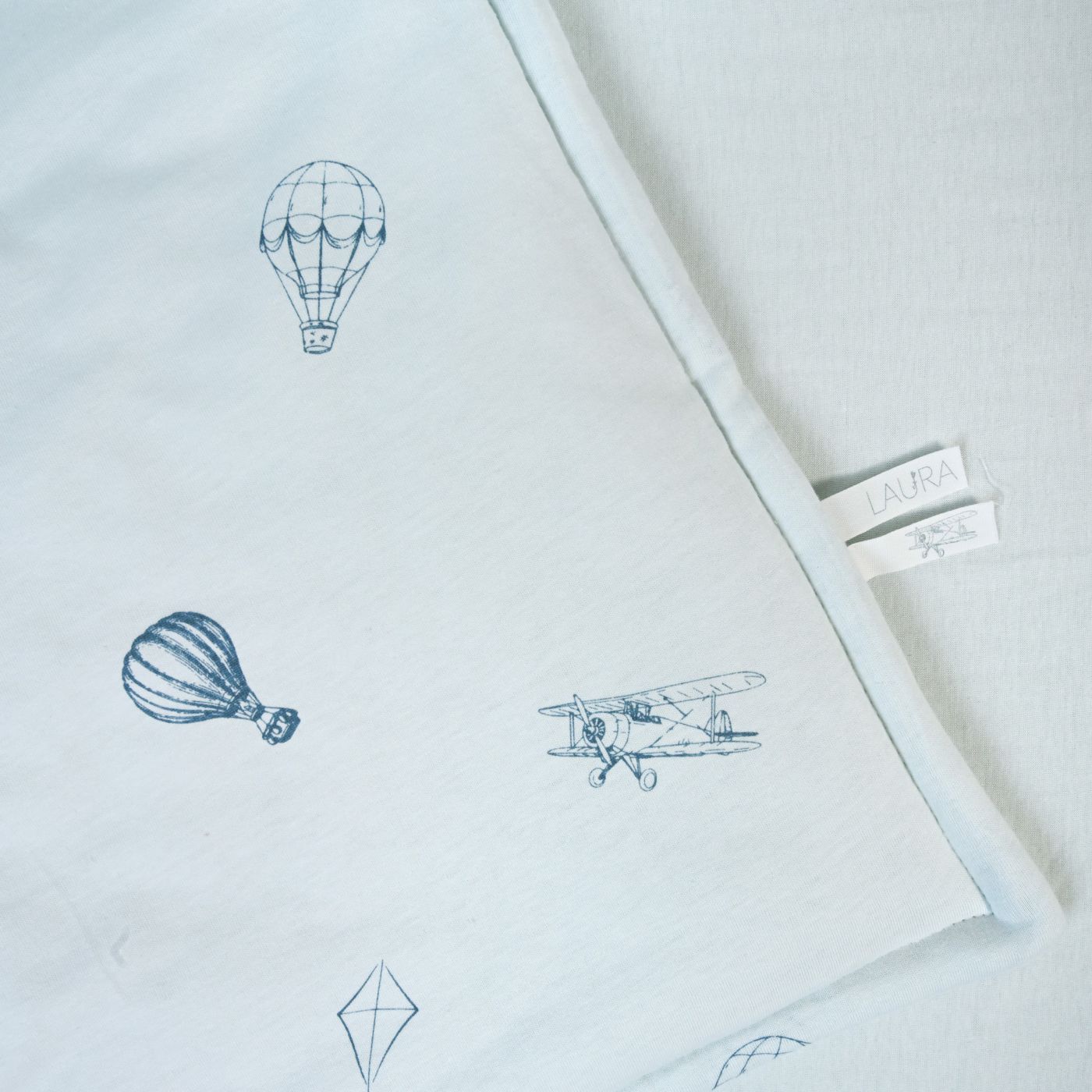 סט מצעים לעריסה עם כרית נחשוש Hot Air Balloon