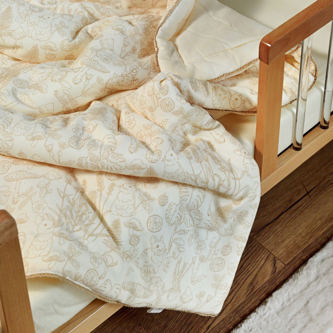 סט מצעים לעריסה עם כרית נחשוש קלועה מאזלין ארנב בז’