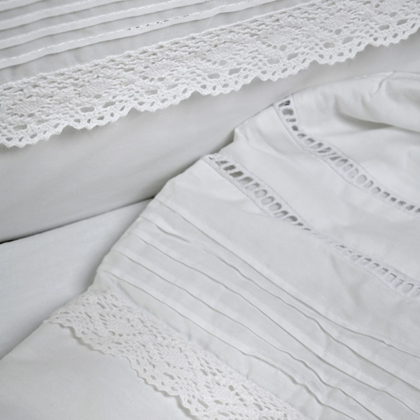 סט למיטת מטר תחרה לבנה