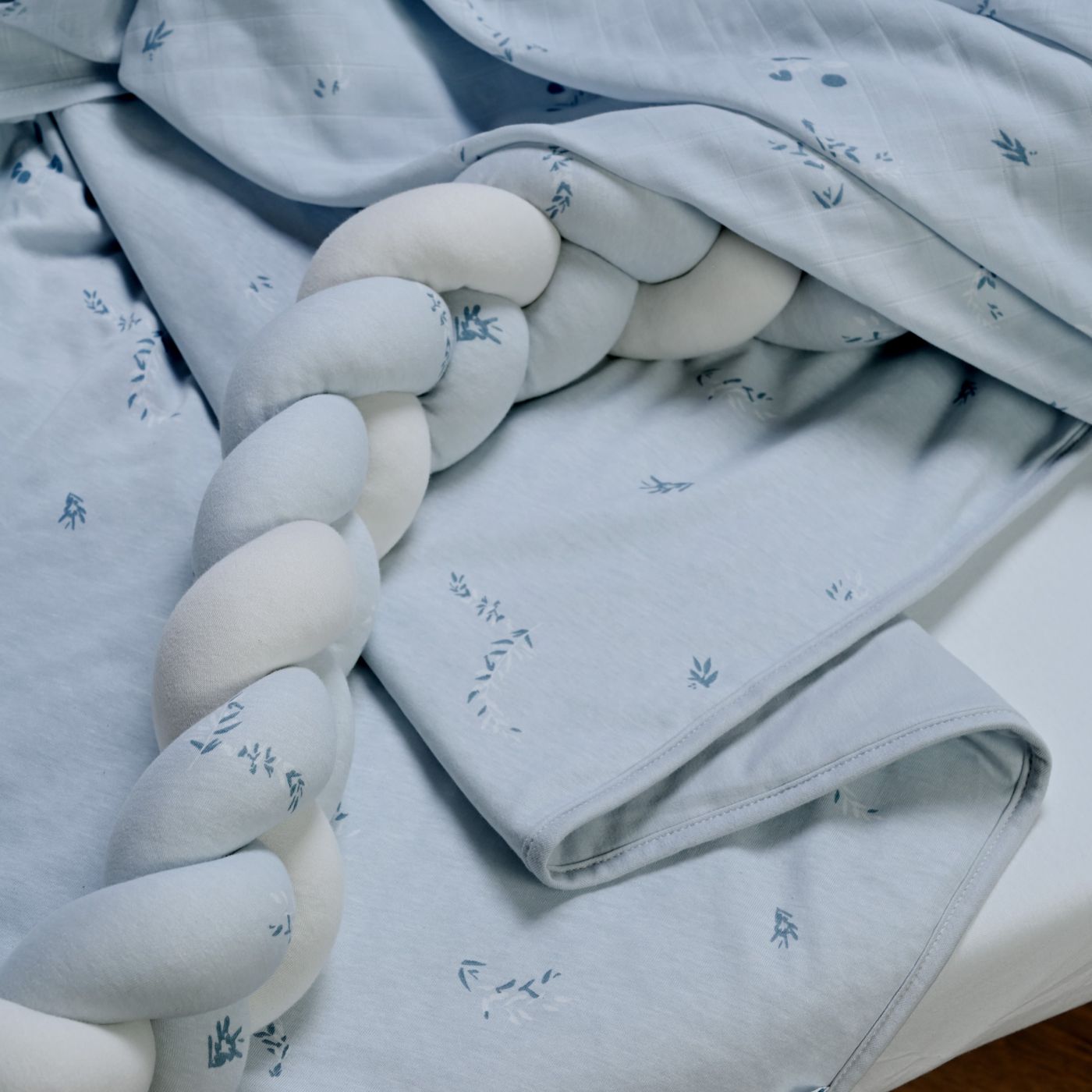 זוג סדינים למיטה עלים כחולים