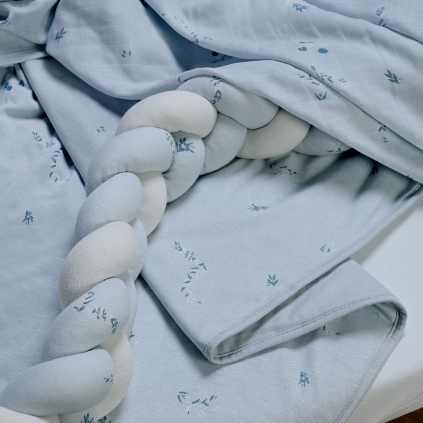 שמיכת טריקו עם מילוי 100X75 ס”מ עלים כחולים