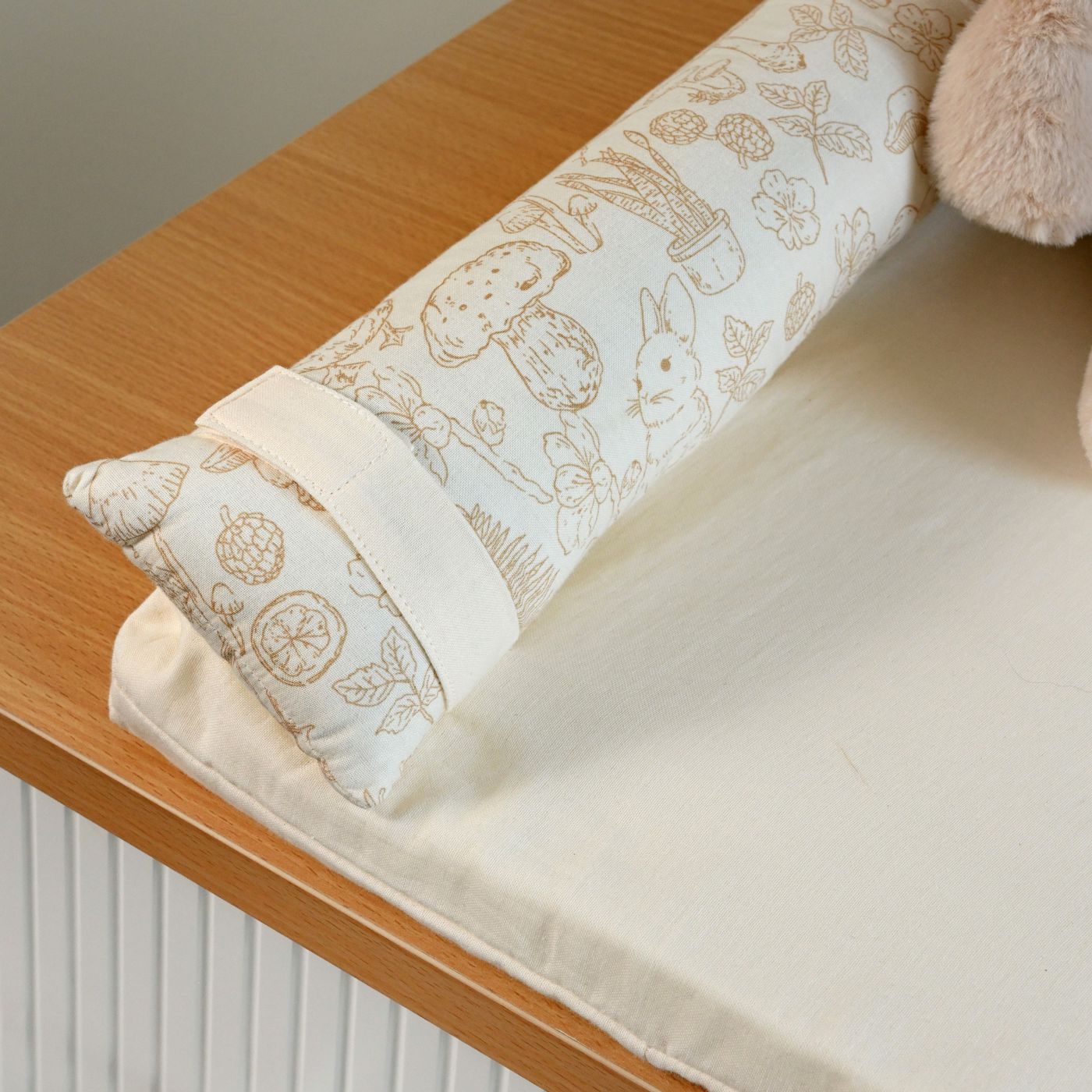 משטח החתלה מאזלין ארנב בז’