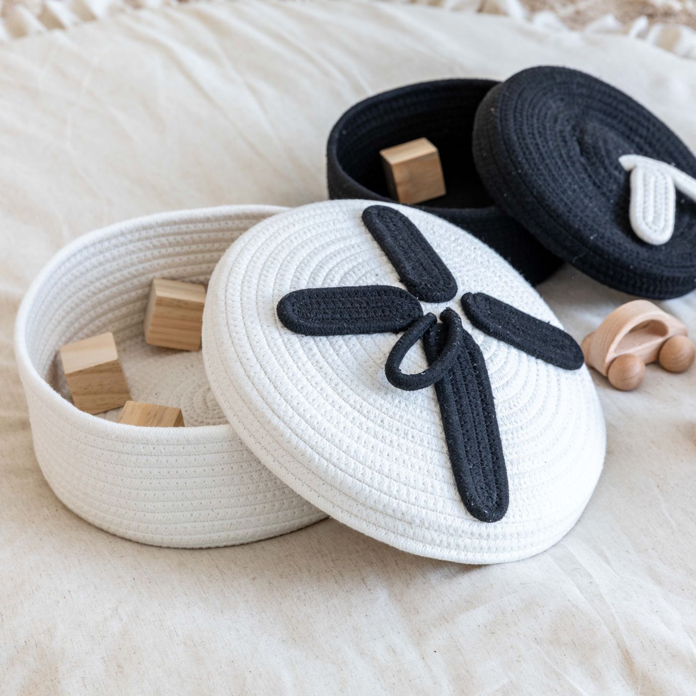 זוג סלסלות צורניות תפוח