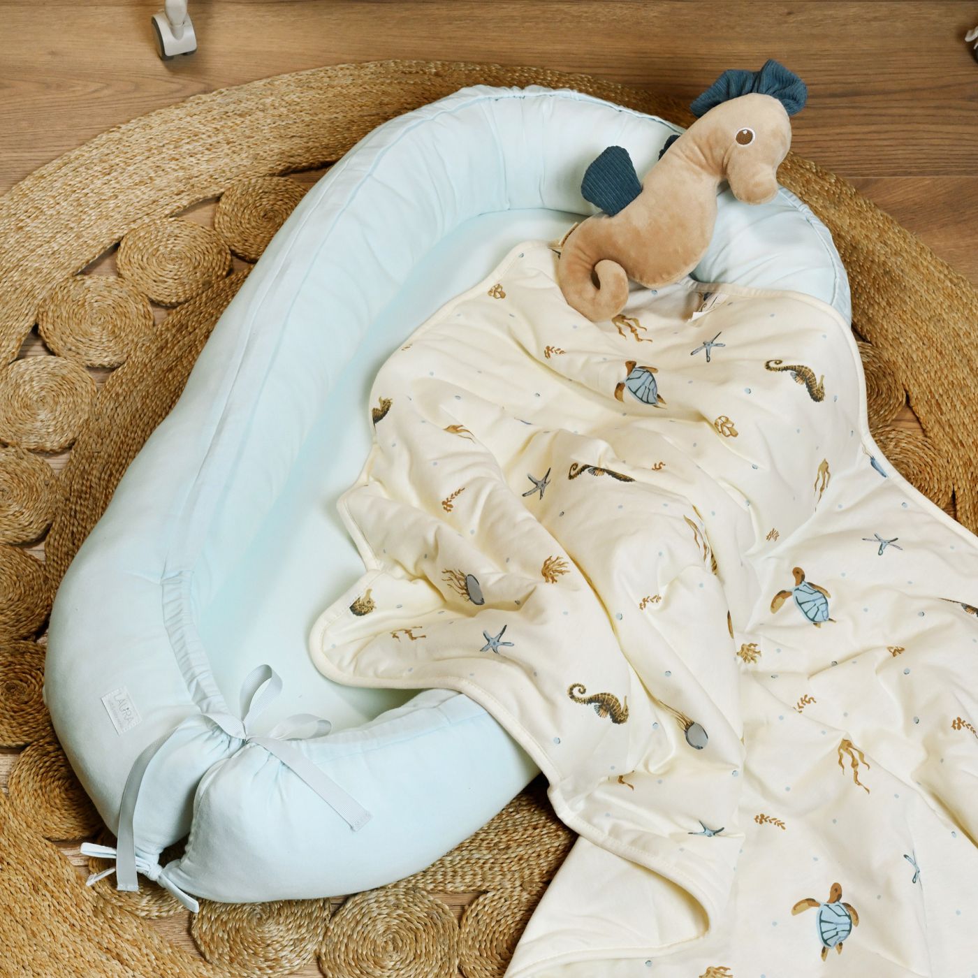 בייבי נסט חלק ג’רזי תכלת Cozy