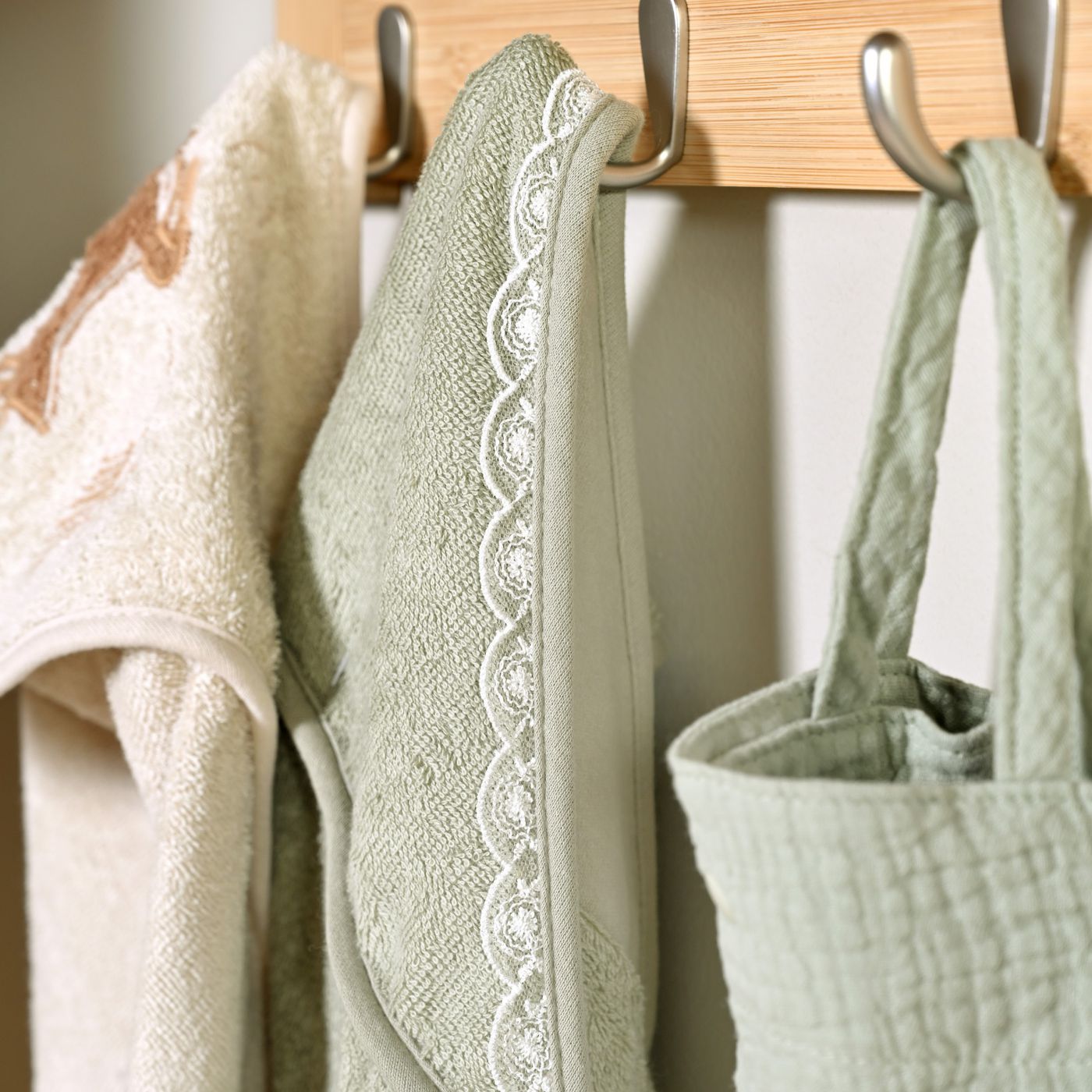 מגבת כובע תחרה ירוקה