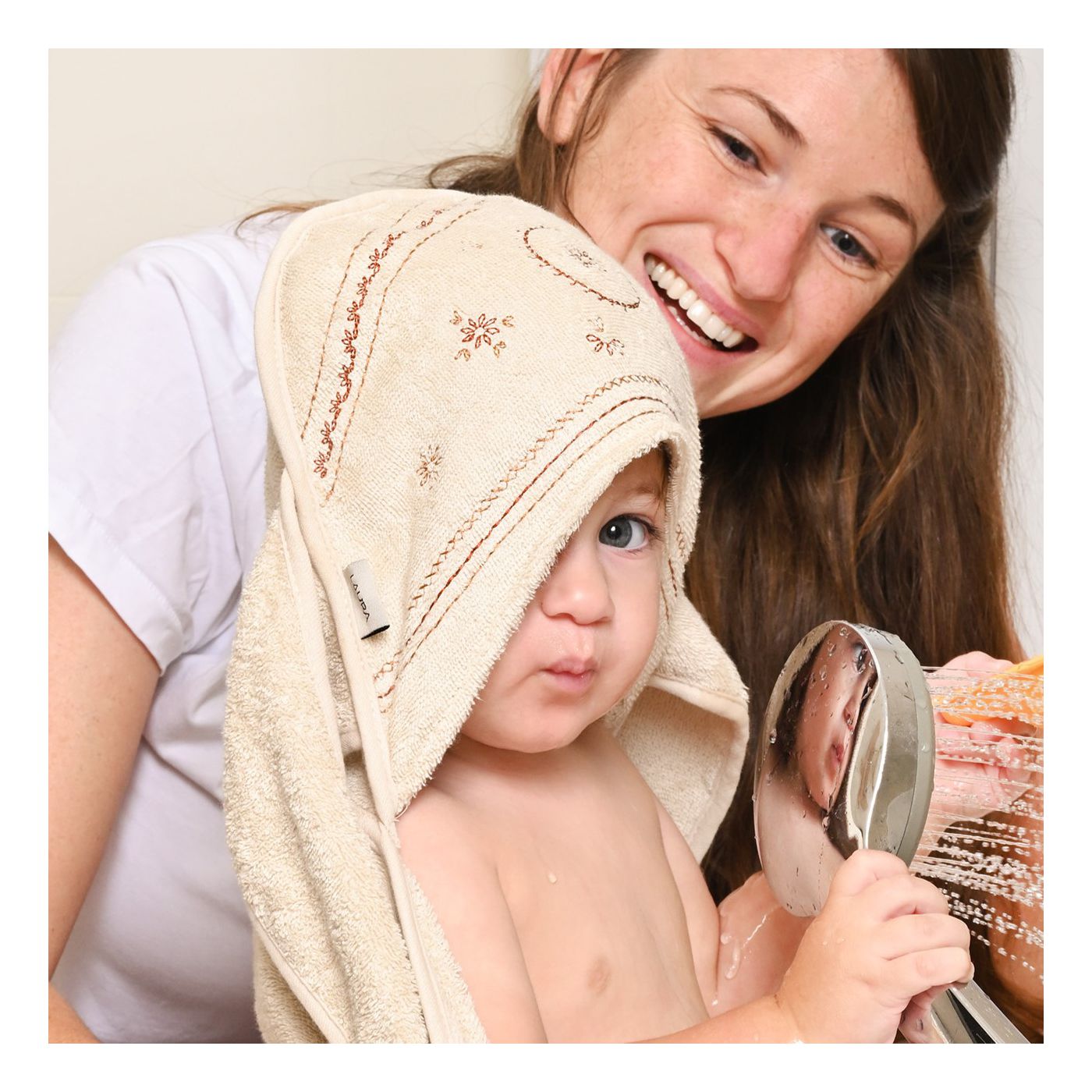 מגבת קשירה וכובע ריקמה