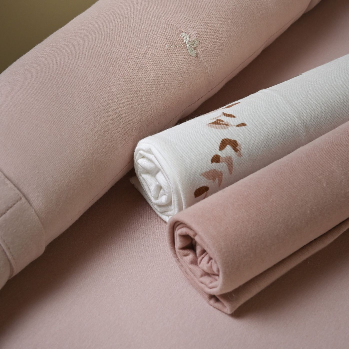 שלישיית חיתולי טריקו 70*70 פרפרים ורודים