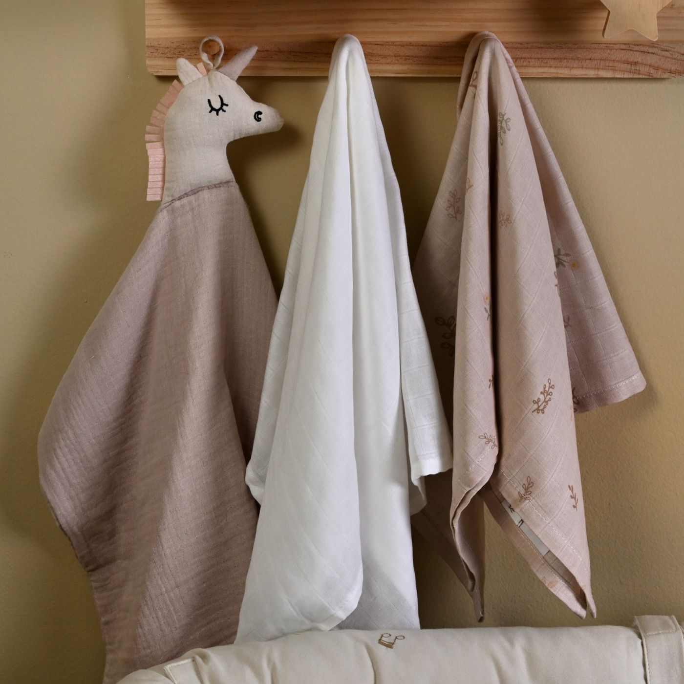 זוג חיתולי במבוק 60*60 ורדים