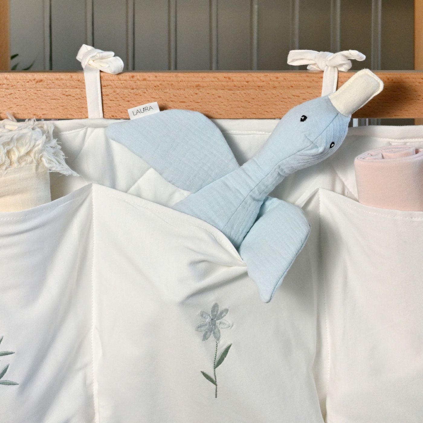 בובת רעשן ברווז תכלת