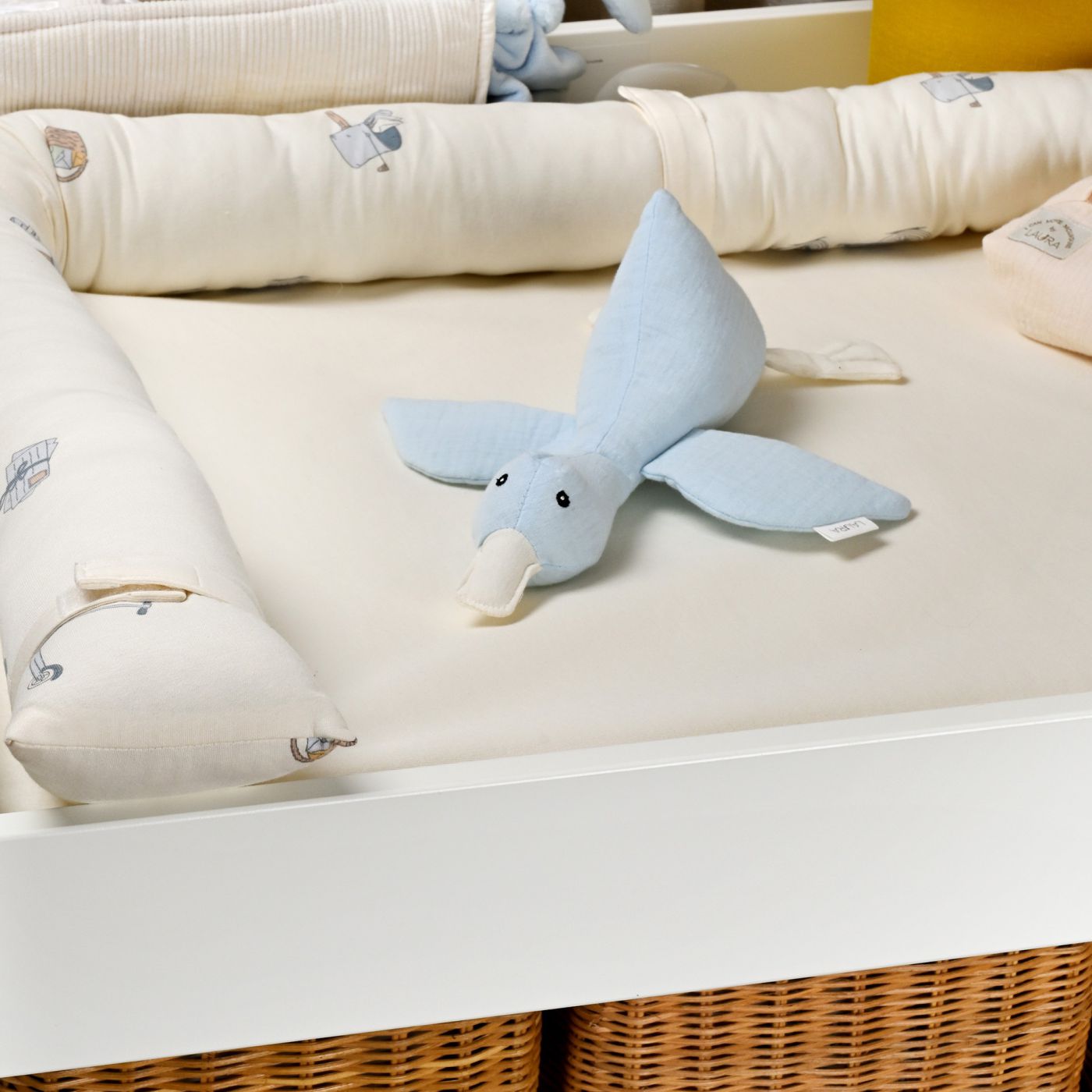 בובת רעשן ברווז תכלת