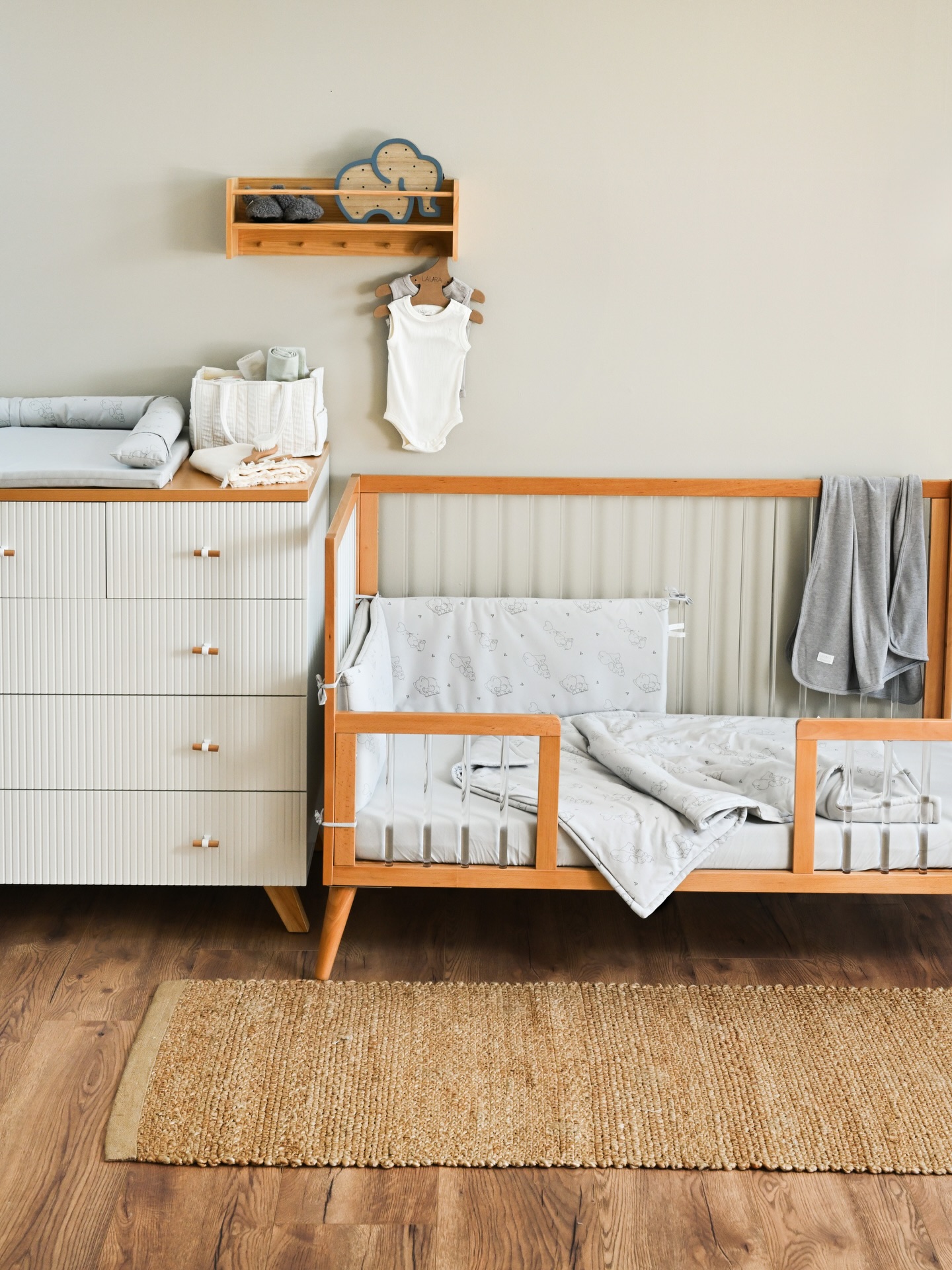 קבלי השראה לעיצוב החדר עם קולקציית Elephant 🐘
בקרי בעמוד הקולקציה באתר Laura,
שם יופיעו לך כל המוצרים לעיצוב החדר המושלם לבייבי🩶